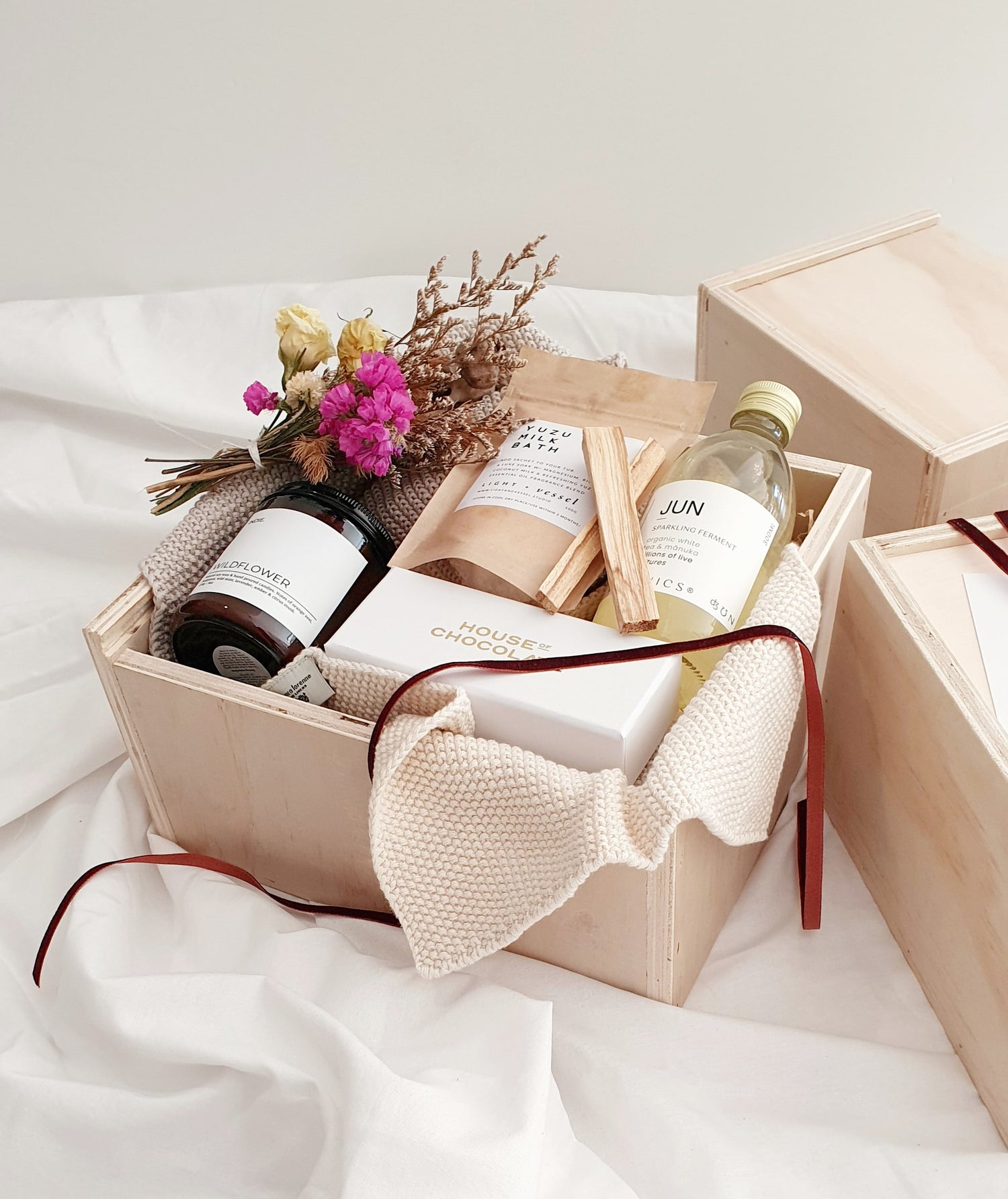 Gift boxes and baskets nz by bundle and blooms. Gifts for women nz